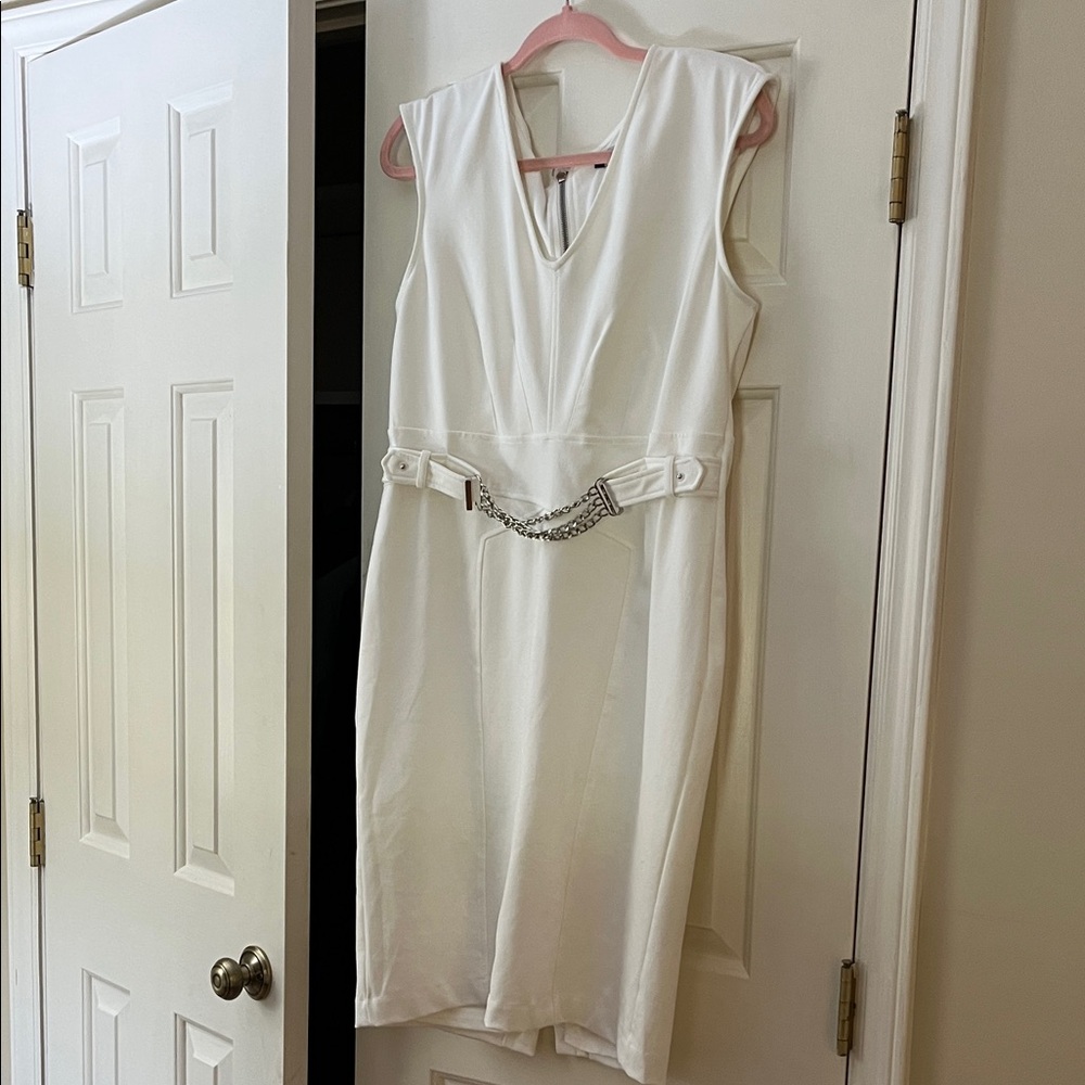 Chic White V-Neck Midi Dress with Chain Detail